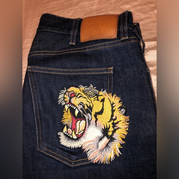 Gucci Men's Navy Jeans with Tiger Detail - Picture 2 of 13